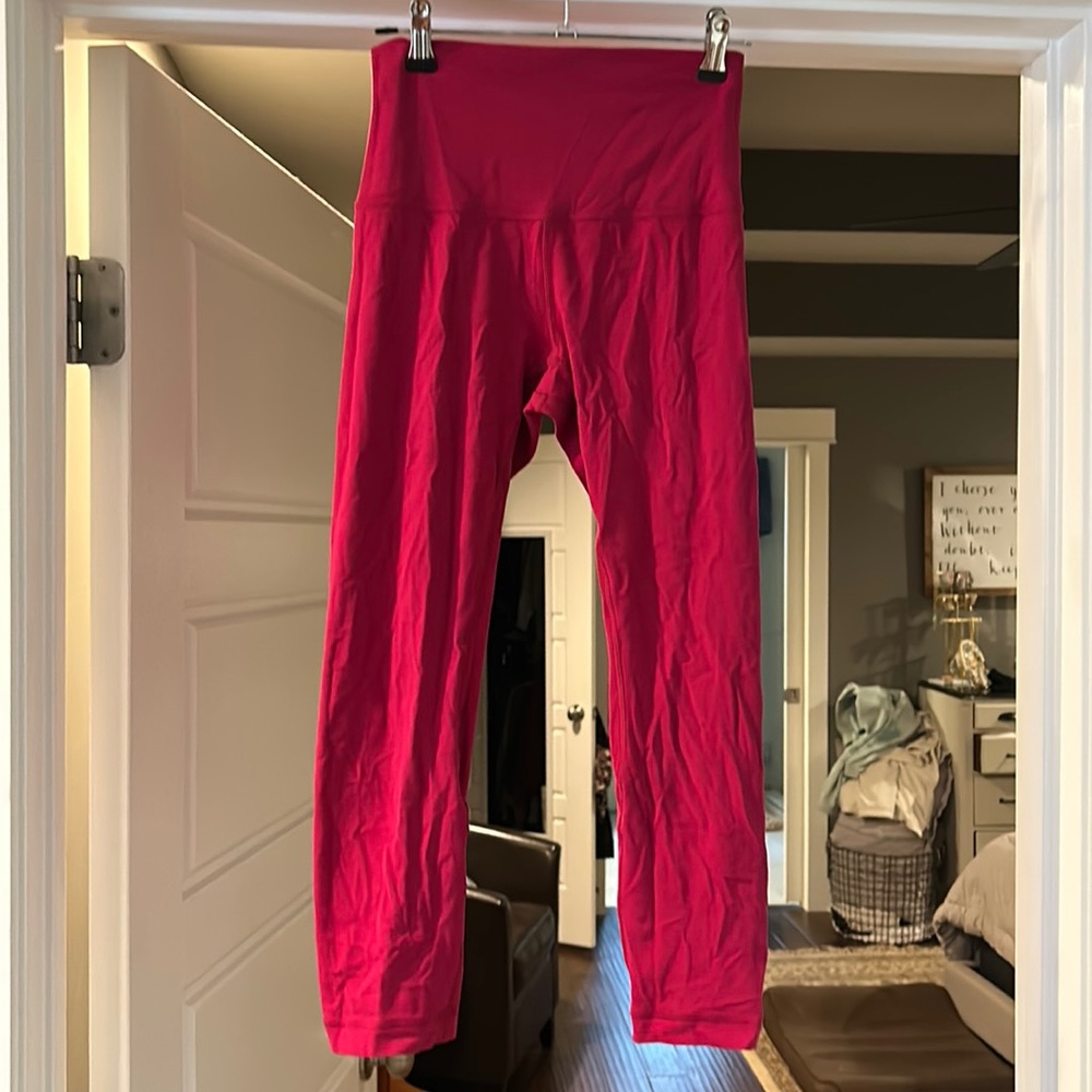 Lululemon pink cropped aligns